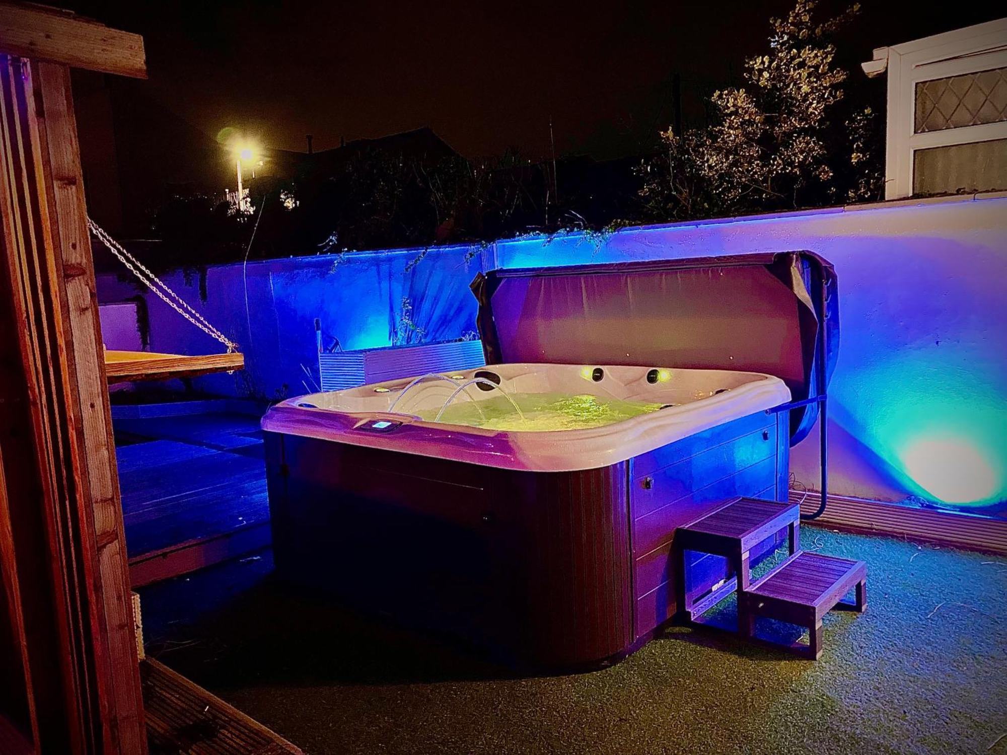 Sleeps10-Parking-Garden-Hottub-Petfriendly Villa แบล็คพูล ภายนอก รูปภาพ